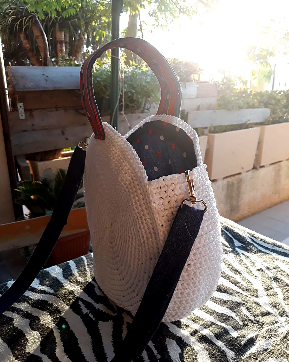 Borsa a secchiello panna — manico in stoffa a righe